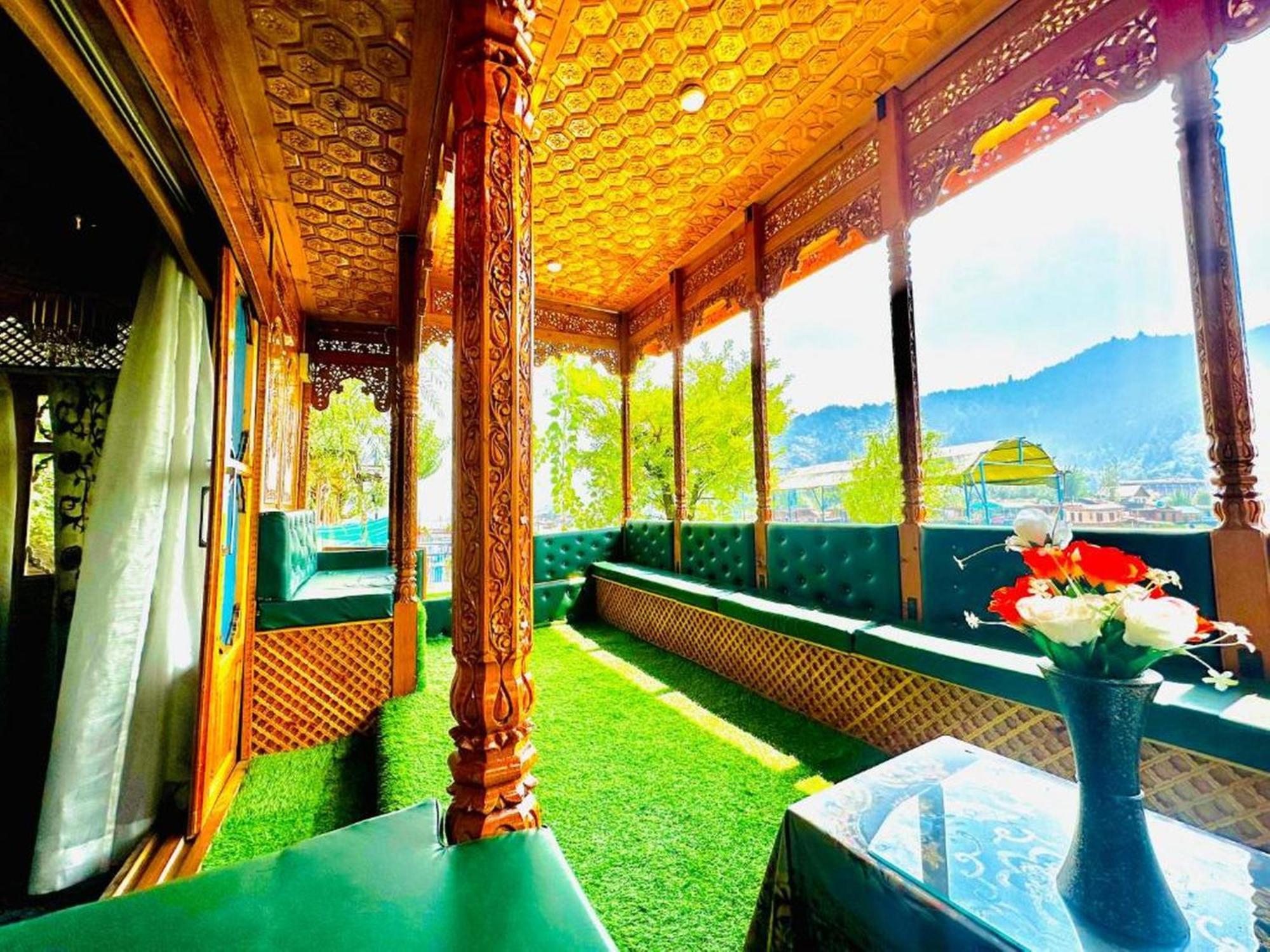 Hotel Floating Luxury Group Of Houseboats à Srīnagar Extérieur photo