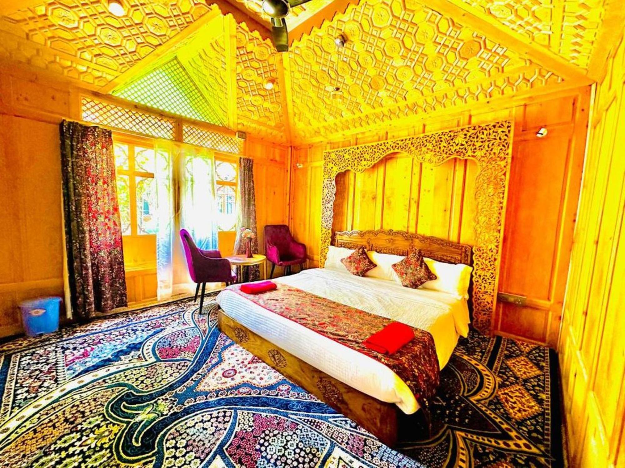 Hotel Floating Luxury Group Of Houseboats à Srīnagar Extérieur photo