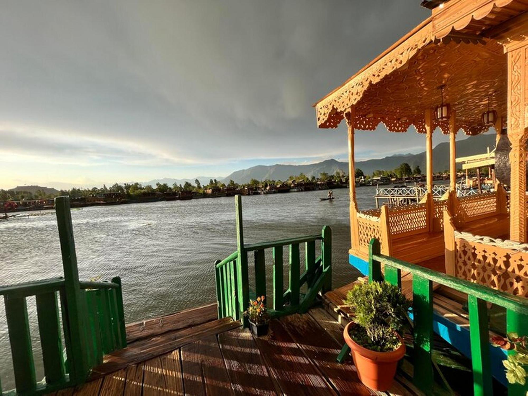 Hotel Floating Luxury Group Of Houseboats à Srīnagar Extérieur photo