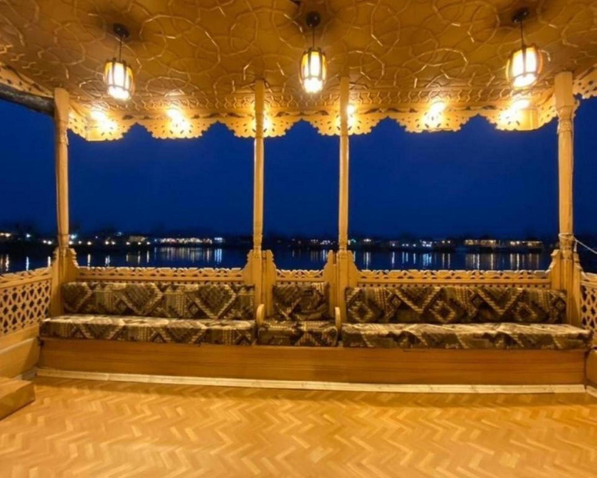 Hotel Floating Luxury Group Of Houseboats à Srīnagar Extérieur photo