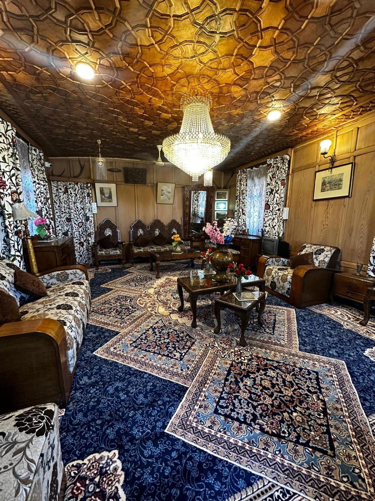 Hotel Floating Luxury Group Of Houseboats à Srīnagar Extérieur photo