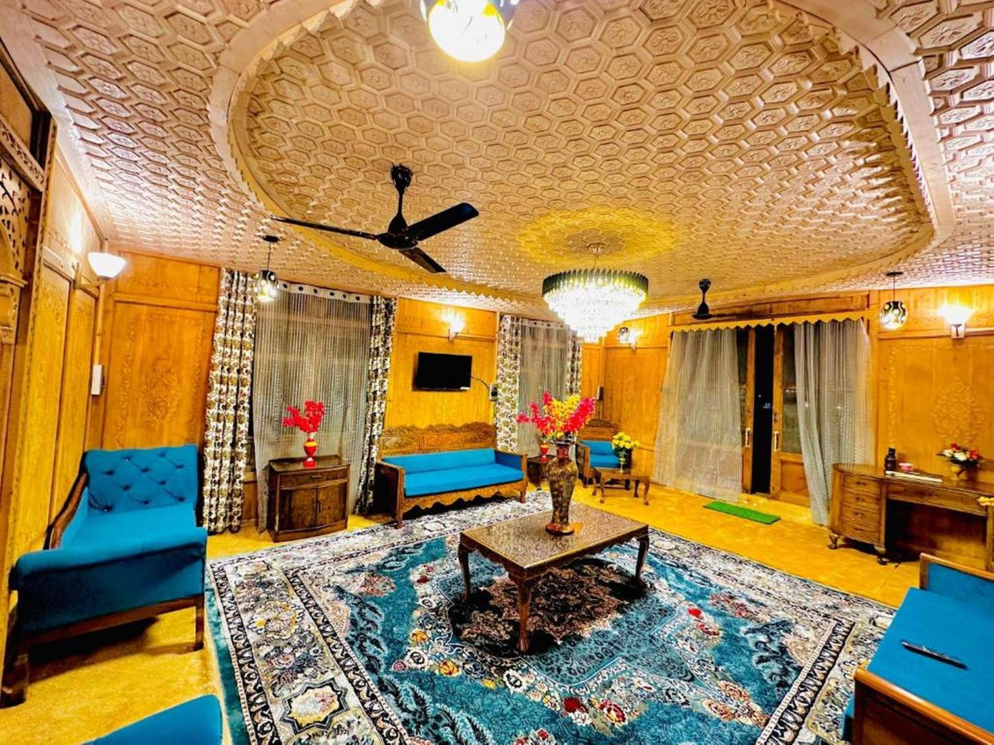 Hotel Floating Luxury Group Of Houseboats à Srīnagar Extérieur photo